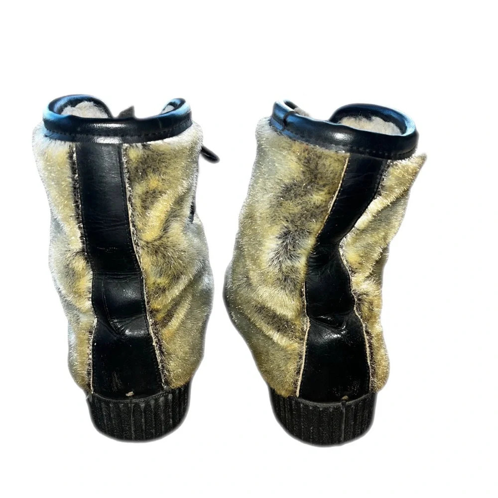 Dunhams Eskipades unisex Vintage Style Winter Faux Fur Boots Canada.